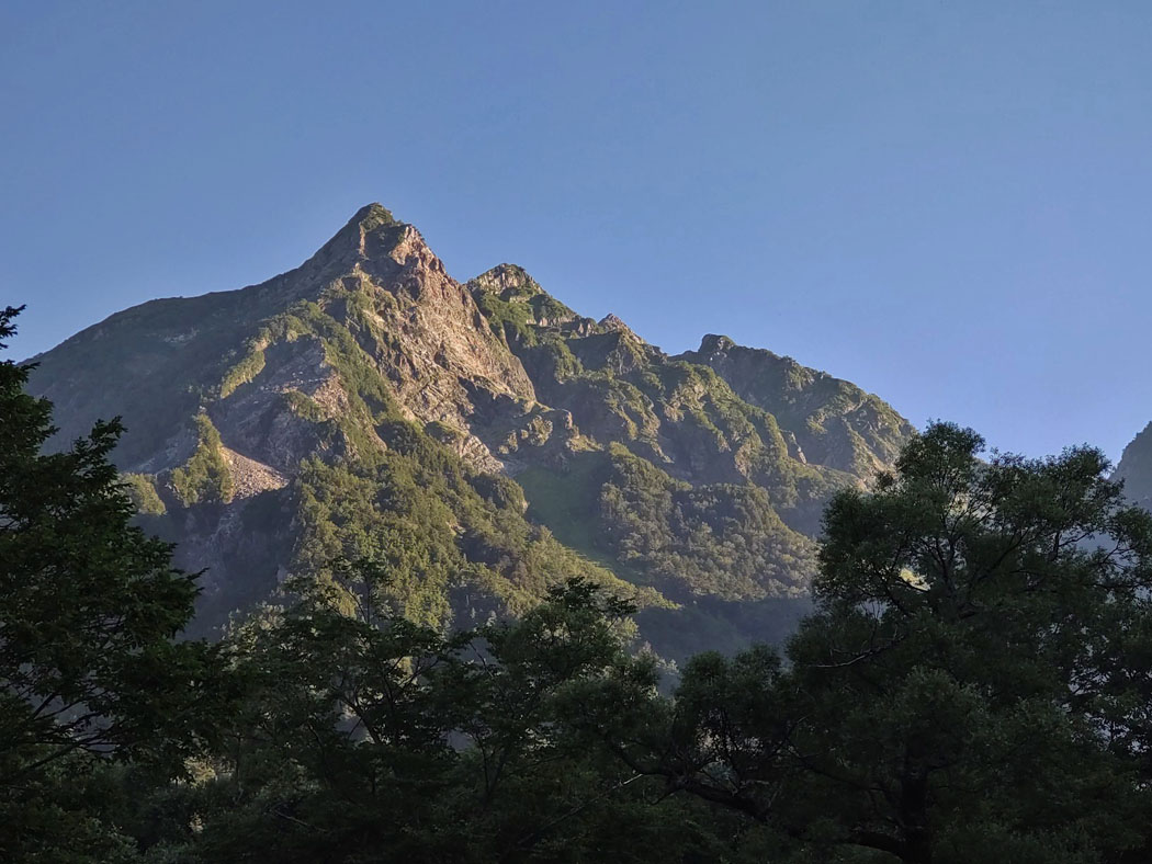 明神から穂高岳がよく見えた。登りたくなる。